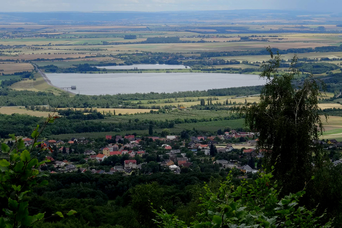 VÝHLEDY